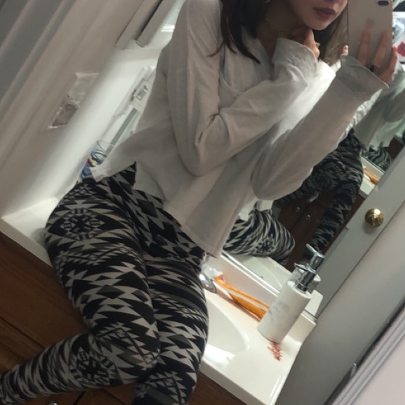 XS white + grey sweater thing - Picture 2 of 2